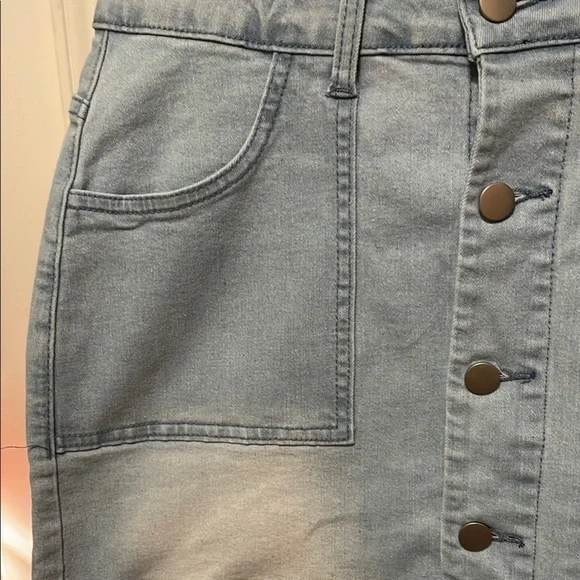 🫦🫦🫦BOGOHO🫦🫦🫦Light Blue Denim Button-Front Skirt - Picture 4 of 10